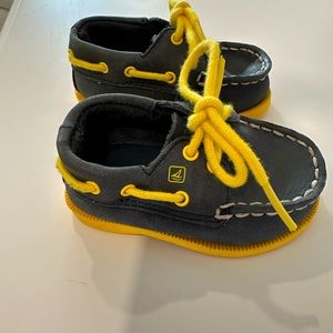 Sperry baby boat shoes in size 2 months navy and yellow